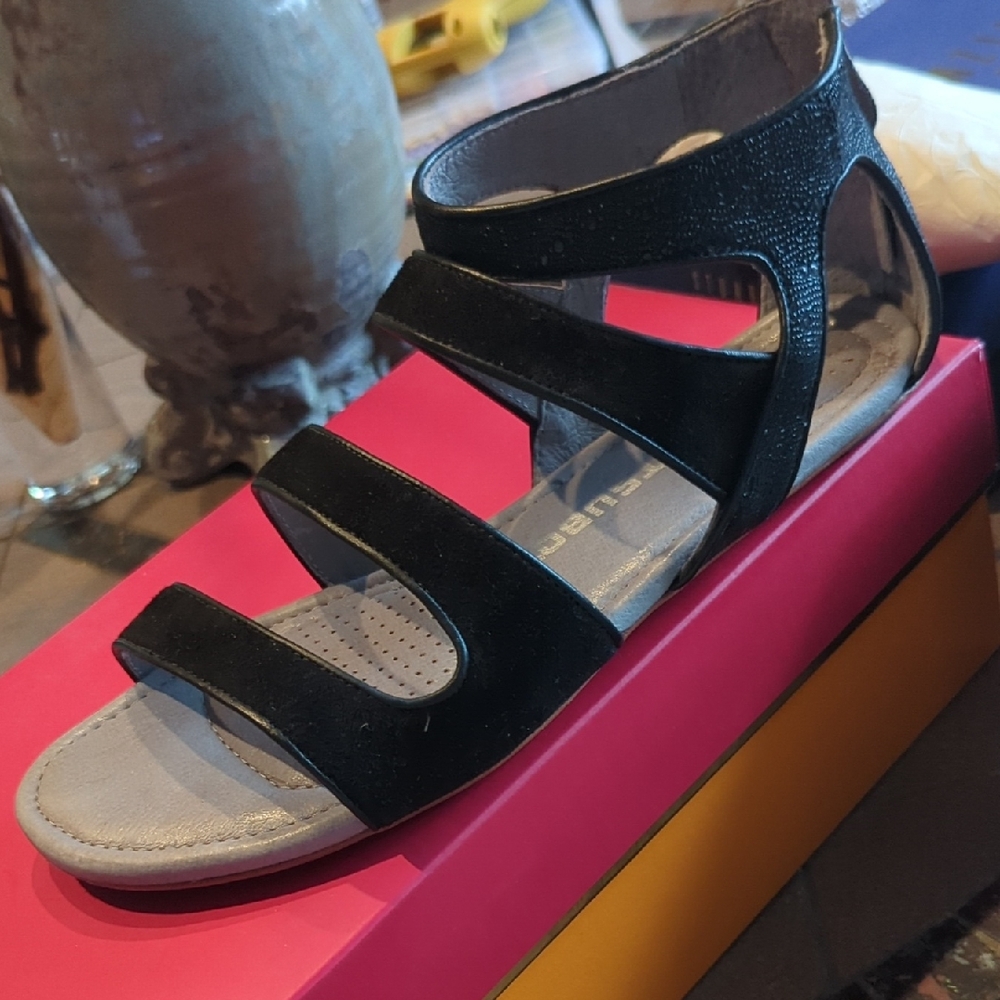 Tsubo Black Gladiator Sandals